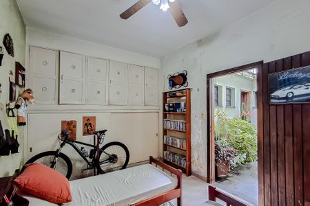 Casa à venda com 300m², 3 quartos e 6 vagasQuarto de Serviço