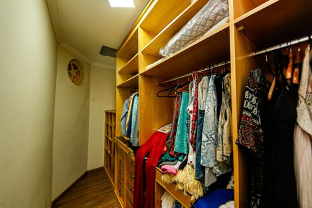 Casa à venda com 5 quartos, 300m² em Vila Zelina, São Paulo