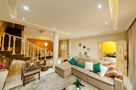 Casa à venda com 5 quartos, 300m² em Vila Zelina, São Paulo