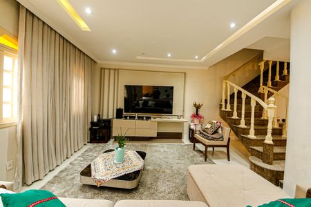 Casa à venda com 5 quartos, 300m² em Vila Zelina, São Paulo