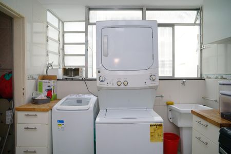 Apartamento à venda com 3000m², 2 quartos e 1 vagaÁrea de Serviço