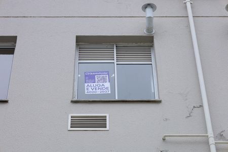 Apartamento à venda com 39m², 2 quartos e sem vagaPlaca instalada na janela do imóvel (2ºandar) - Código da placa BCMI-1421