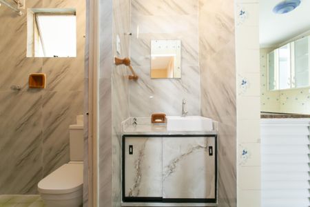 Apartamento para alugar com 55m², 3 quartos e sem vagaBanheiro - Lavatório 