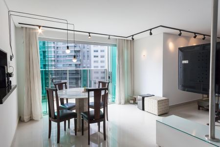 Apartamento para alugar com 78m², 2 quartos e 4 vagassala