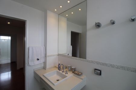 Apartamento para alugar com 146m², 2 quartos e 2 vagasBanheiro 1