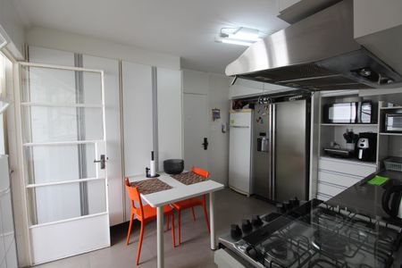 Apartamento para alugar com 146m², 2 quartos e 2 vagasCozinha