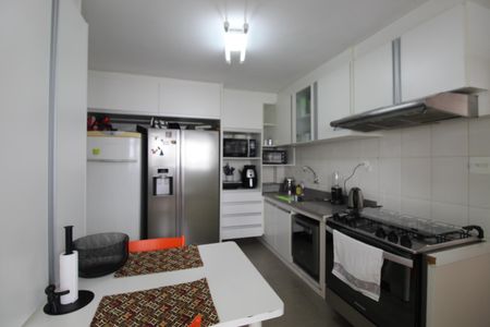 Apartamento para alugar com 146m², 2 quartos e 2 vagasCozinha