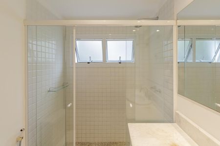 Apartamento para alugar com 120m², 2 quartos e 1 vaga Apartamento para alugar com 120m², 2 quartos e 1 vagaBanheiro da Suíte 1