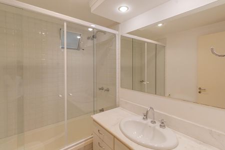 Banheiro de apartamento para alugar com 2 quartos, 120m² em Itaim Bibi, São Paulo