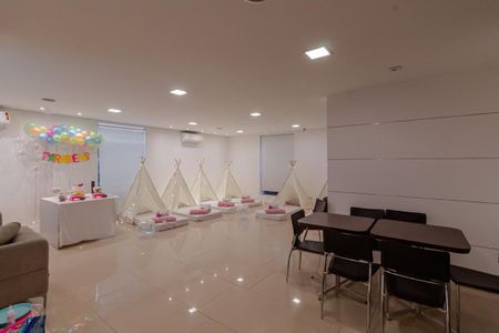 Apartamento para alugar com 120m², 2 quartos e 1 vaga Apartamento para alugar com 120m², 2 quartos e 1 vagaÁrea comum - Salão de festas