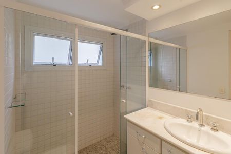 Apartamento para alugar com 120m², 2 quartos e 1 vaga Apartamento para alugar com 120m², 2 quartos e 1 vagaBanheiro da Suíte 1