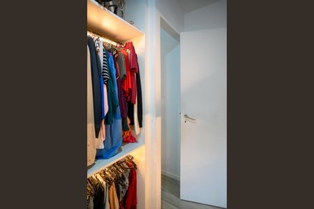 Apartamento para alugar com 67m², 2 quartos e 1 vagaCloset Quarto 1 - Suite