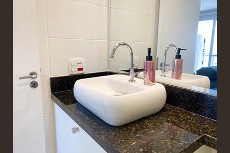 Banheiro de kitnet/studio para alugar com 1 quarto, 35m² em Mooca, São Paulo