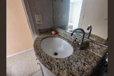 Apartamento para alugar com 96m², 4 quartos e 2 vagas Apartamento para alugar com 96m², 4 quartos e 2 vagasBanheiro social