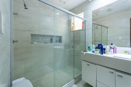 Casa à venda com 220m², 3 quartos e 2 vagasBanheiro Suíte 2