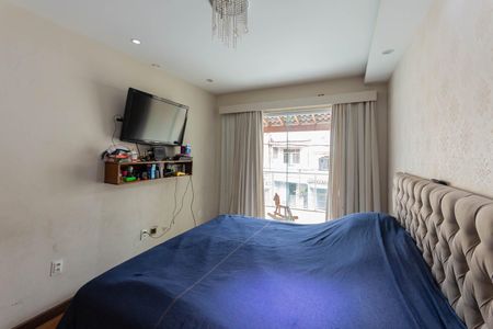 Casa à venda com 220m², 3 quartos e 2 vagasSuíte 2