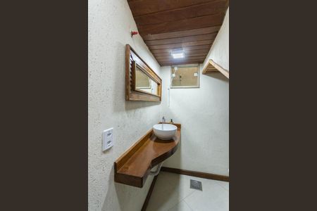Casa à venda com 220m², 3 quartos e 2 vagasLavabo