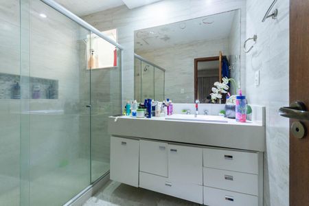 Casa à venda com 220m², 3 quartos e 2 vagasBanheiro Suíte 2