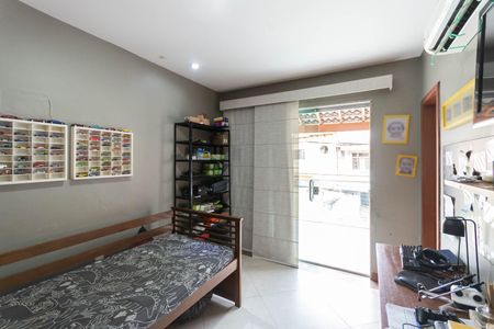 Casa à venda com 220m², 3 quartos e 2 vagasSuíte 1