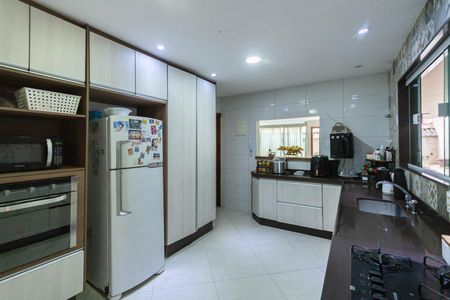 Casa à venda com 220m², 3 quartos e 2 vagasCozinha