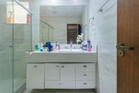 Casa à venda com 220m², 3 quartos e 2 vagasBanheiro Suíte 2