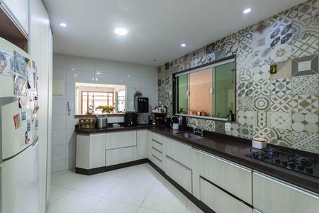 Casa à venda com 220m², 3 quartos e 2 vagasCozinha