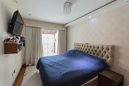 Casa à venda com 220m², 3 quartos e 2 vagasSuíte 2