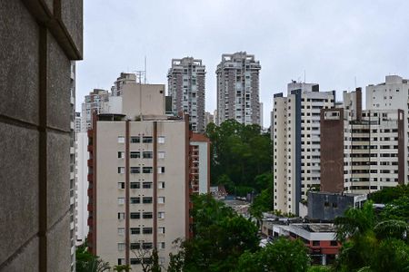 Apartamento à venda com 141m², 3 quartos e 3 vagasVista da Suíte 1