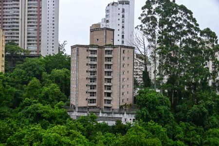 Apartamento à venda com 141m², 3 quartos e 3 vagasVista da Suíte 2