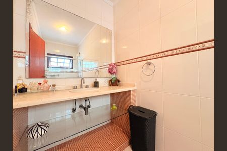 Casa à venda com 420m², 5 quartos e 4 vagasBanheiro da Suíte