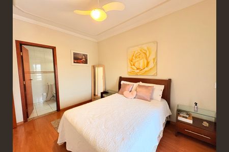 Casa à venda com 420m², 5 quartos e 4 vagasSuíte