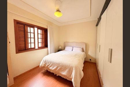 Casa à venda com 420m², 5 quartos e 4 vagasQuarto 2