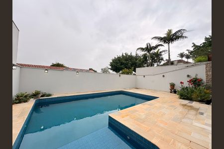 Casa à venda com 420m², 5 quartos e 4 vagasQuintal