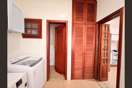 Casa à venda com 420m², 5 quartos e 4 vagasÁrea de Serviço