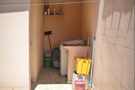 Casa à venda com 170m², 3 quartos e 2 vagasÁrea de Serviço