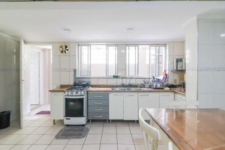 Casa à venda com 141m², 4 quartos e 3 vagas Casa à venda com 141m², 4 quartos e 3 vagasCozinha