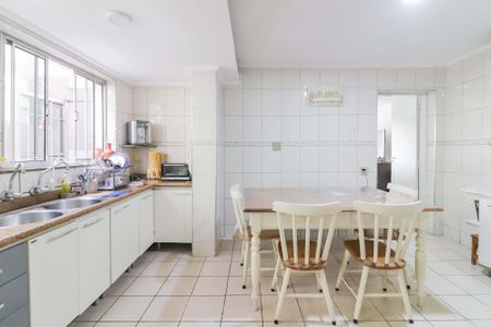 Casa à venda com 141m², 4 quartos e 3 vagas Casa à venda com 141m², 4 quartos e 3 vagasCozinha