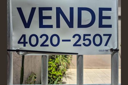 Casa à venda com 141m², 4 quartos e 3 vagas Casa à venda com 141m², 4 quartos e 3 vagasFachada