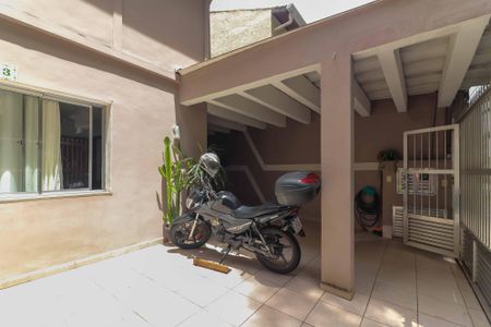 Casa à venda com 141m², 4 quartos e 3 vagas Casa à venda com 141m², 4 quartos e 3 vagasGaragem