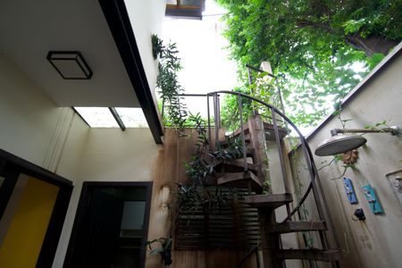 Casa para alugar com 160m², 2 quartos e 1 vagaEscada do Quintal da Suíte 1