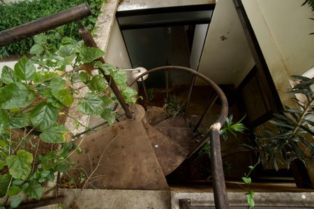 Casa para alugar com 160m², 2 quartos e 1 vagaEscada do Quintal da Suíte 1