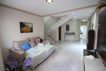 Sala de casa à venda com 5 quartos, 350m² em Jardim Riacho das Pedras, Contagem