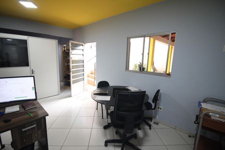 Casa à venda com 350m², 5 quartos e 2 vagasEscritório