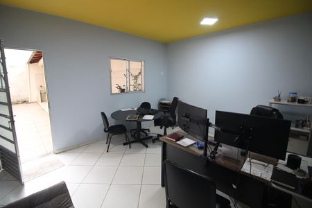 Casa à venda com 350m², 5 quartos e 2 vagasEscritório
