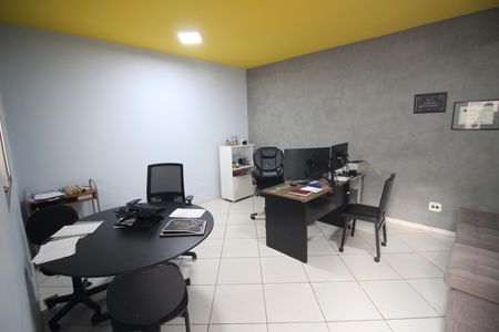 Casa à venda com 350m², 5 quartos e 2 vagasEscritório