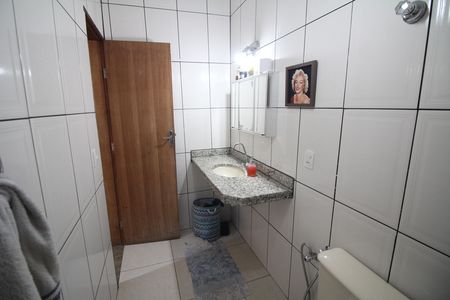 Casa à venda com 350m², 5 quartos e 2 vagasBanheiro 2