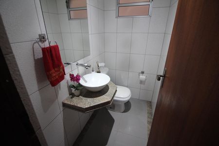 Casa à venda com 350m², 5 quartos e 2 vagasBanheiro 1