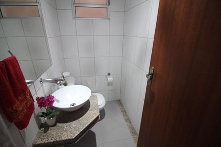 Casa à venda com 350m², 5 quartos e 2 vagasBanheiro 1