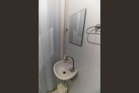 Banheiro de kitnet/studio para alugar com 1 quarto, 30m² em Centro, Niterói