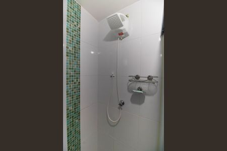 Banheiro de kitnet/studio para alugar com 1 quarto, 30m² em Centro, Niterói